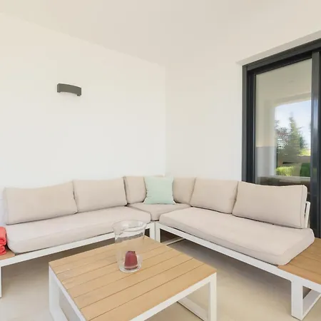 Cozy By The In Costabella, Ferienhaus