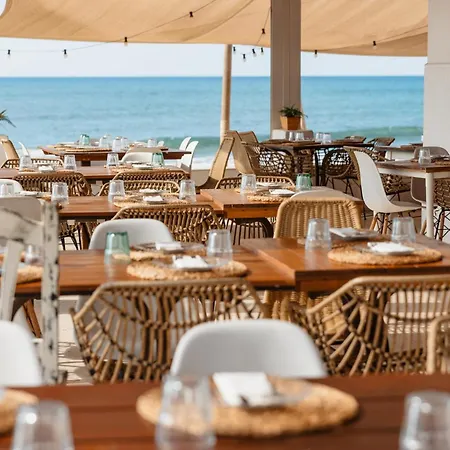 Cozy By The In Costabella, Ferienhaus