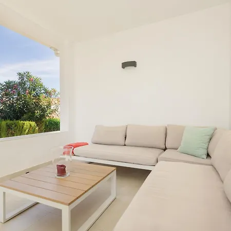 Cozy By The In Costabella, Ferienhaus *