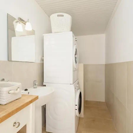 Будинок відпочинку Cozy By The In Costabella, *