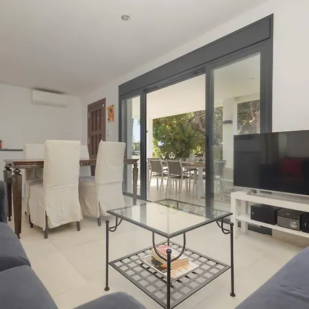 Ferienhaus Cozy By The In Costabella, *