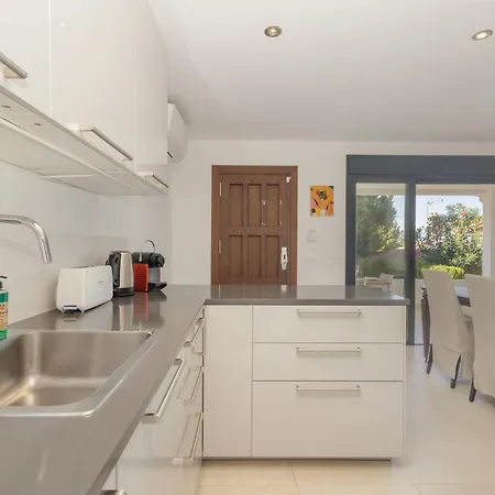 Cozy By The In Costabella, Ferienhaus Marbella